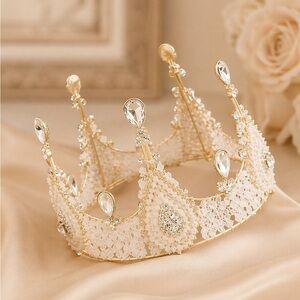 Vintage Lace Royal Crown